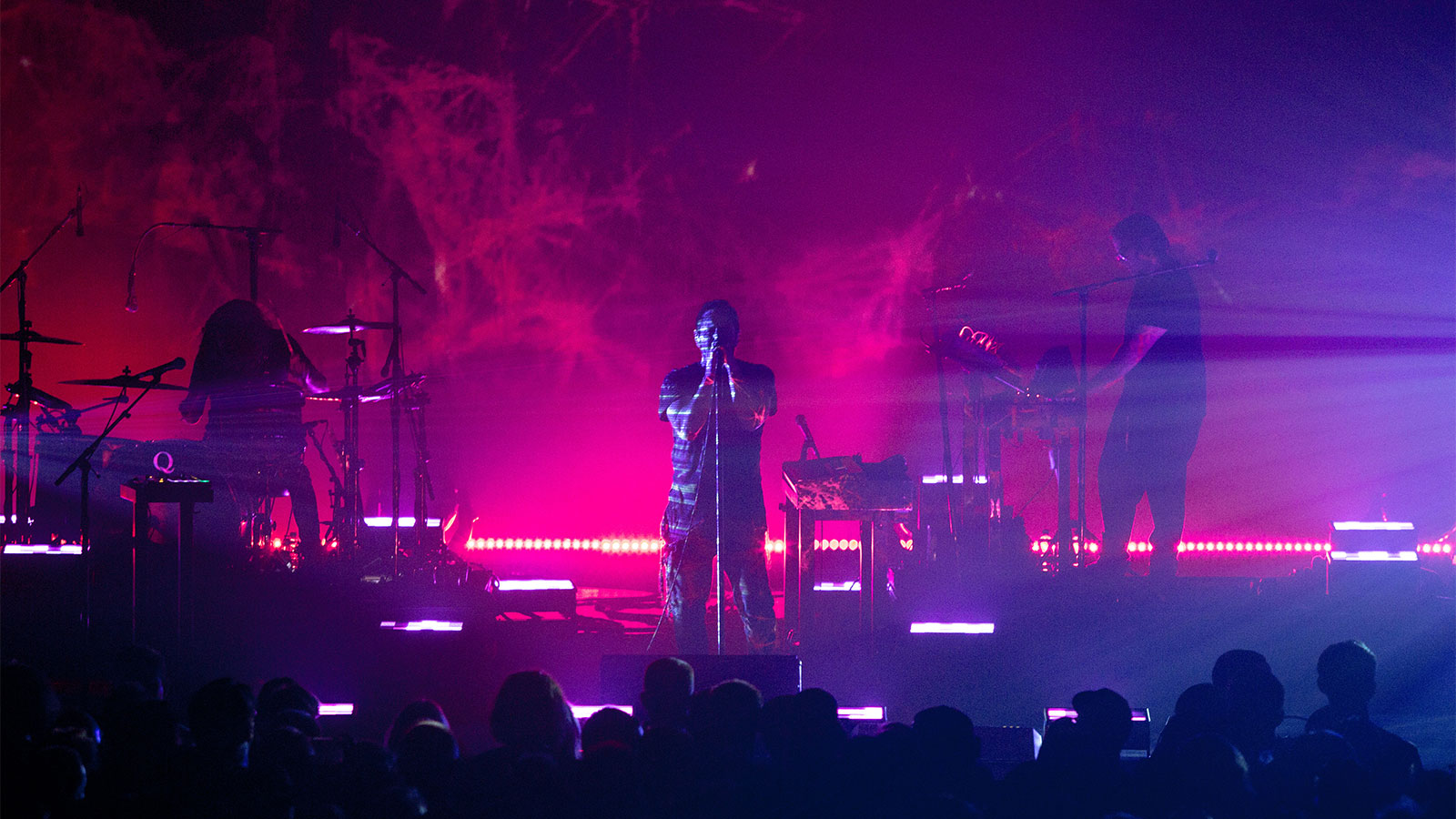 NIN Provides Industrial Scale Debut for GLP’s LED Hybrid Strobe GLP.DE