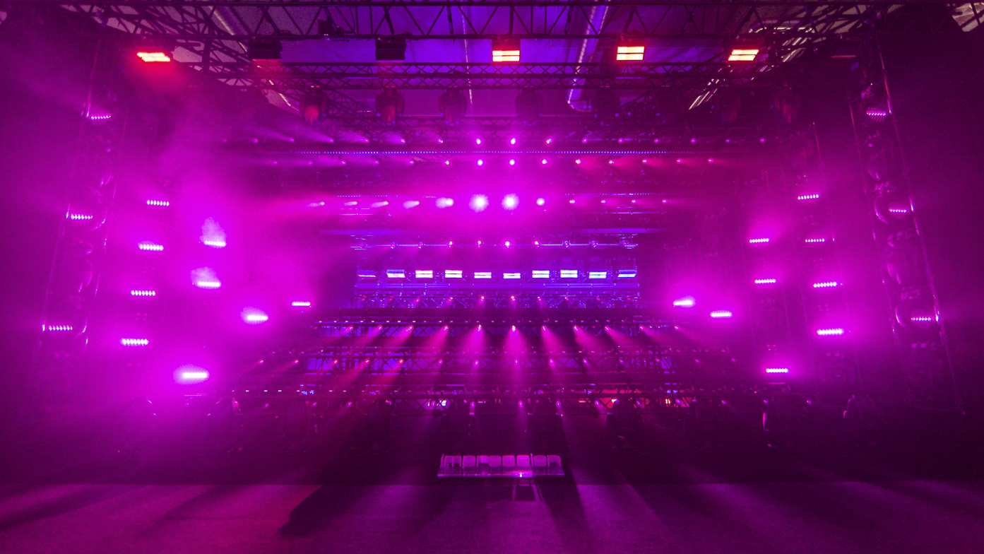 Пустая сцена. Рок концерт сцена. Stage 1 наклейка. Поставить stage. Музыкальное оборудование на сцене.