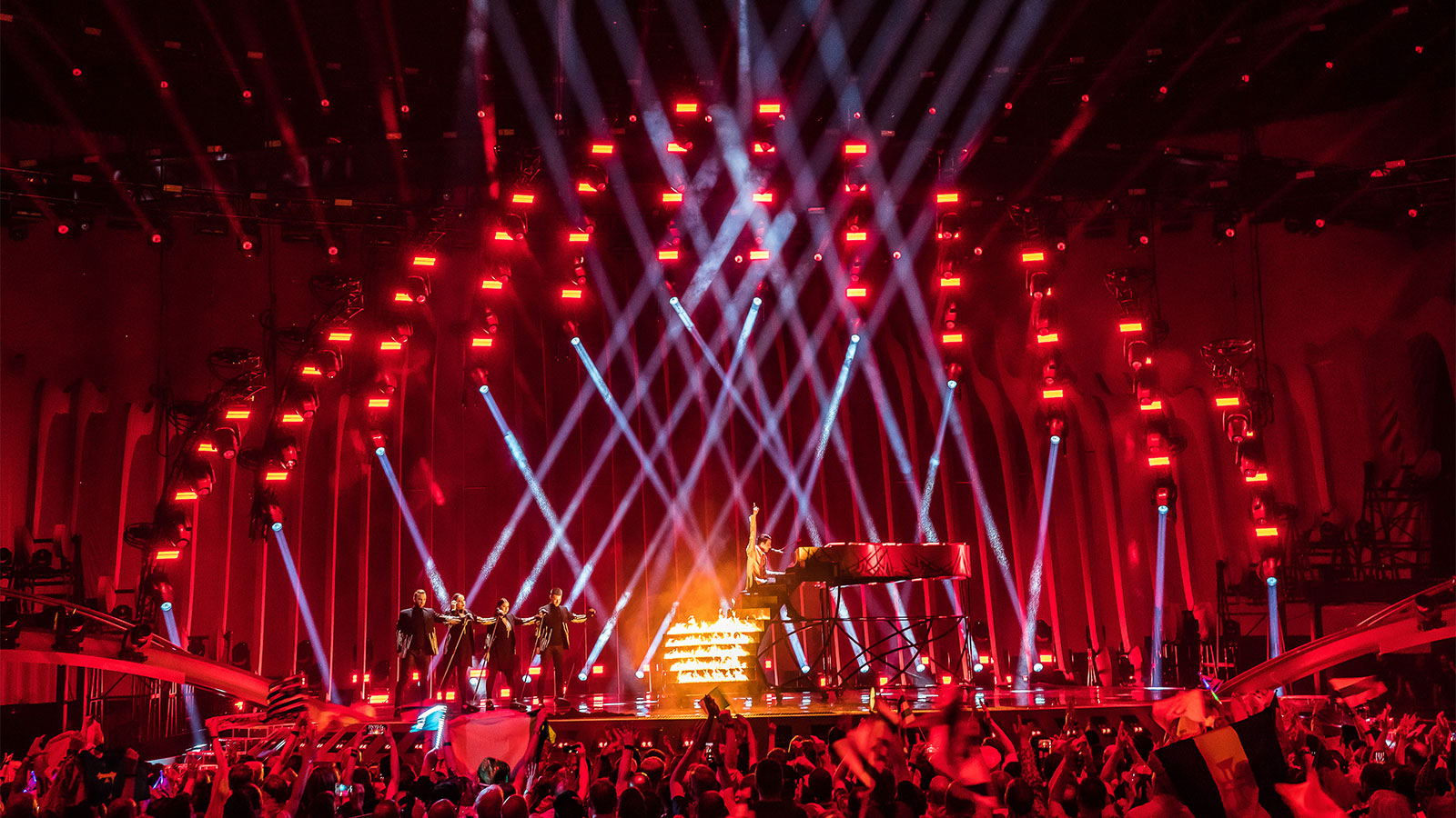 arc lighting hurst chandeliers 64 knv arc from glp at esc 2018 german light products news arc lighting hurst chandeliers 64 knv arc from glp at esc 2018 german light products news