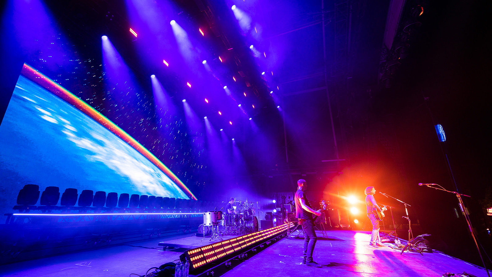 XDC1 IP Hybrid provides Snow Patrol with a dynamic, colour-changing band riser
