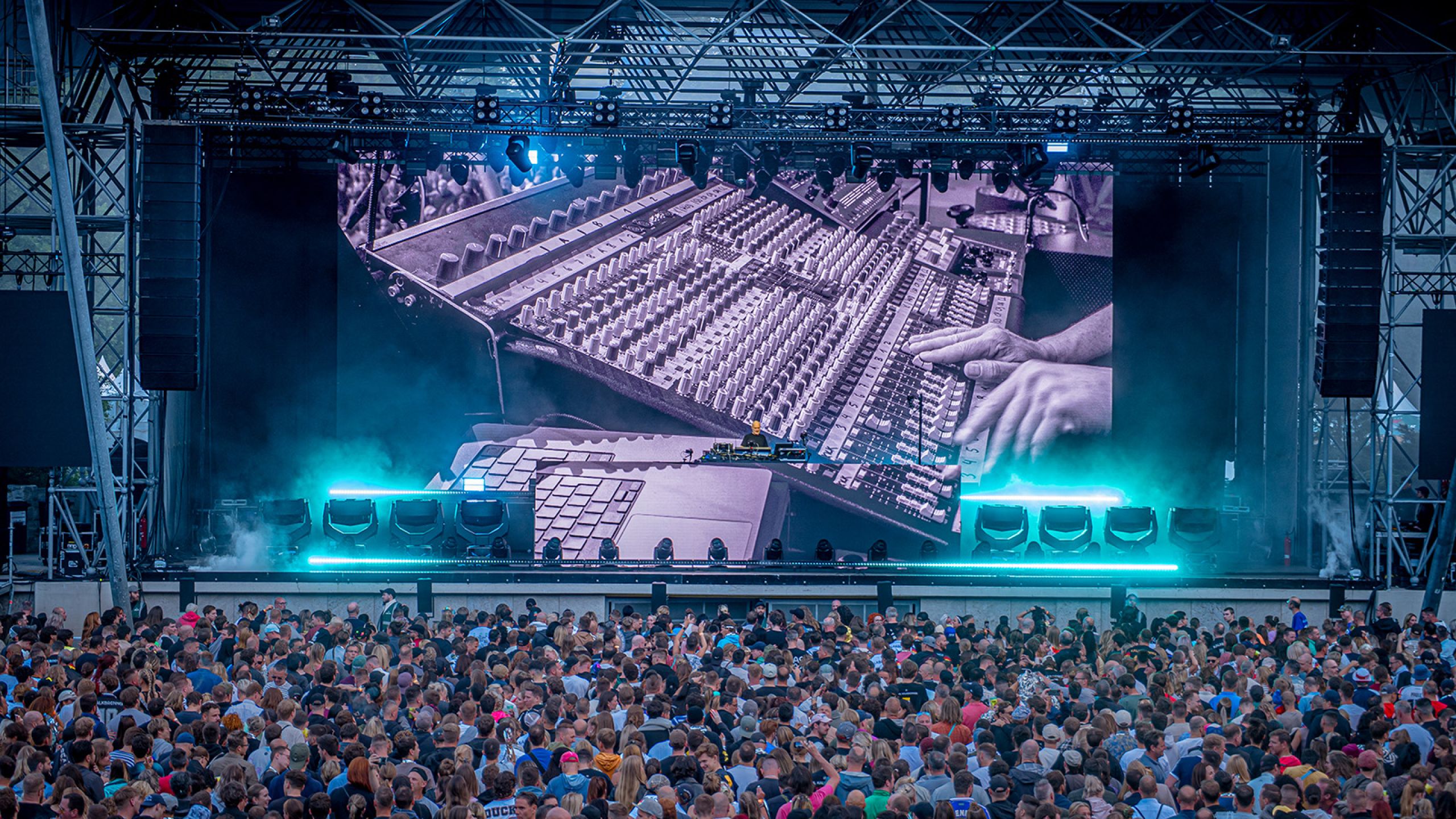 Paul Kalkbrenner makes the Wuhlheide shake – with lighting from GLP