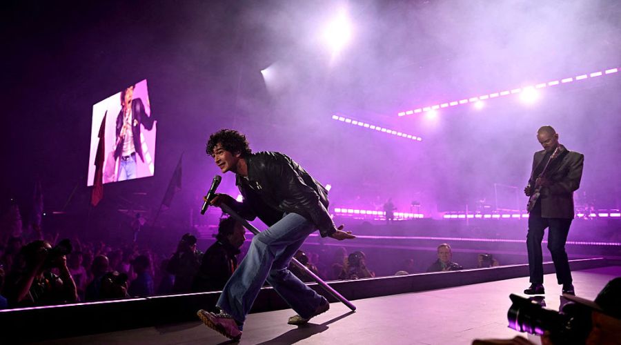 The 1975 elektrisieren Glastonbury – mit dem größten GLP JDC2 IP-Einsatz aller Zeiten