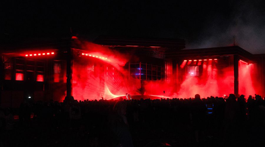 GLP JDC Burst 1 setzt explosive Akzente bei Charli XCX