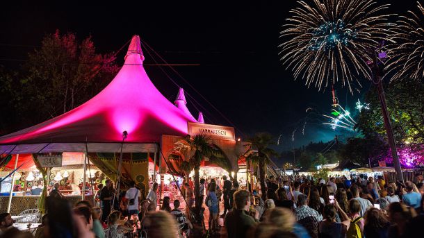 PRG beleuchtet das Münchner Tollwood Festival mit über 270 GLP Scheinwerfern