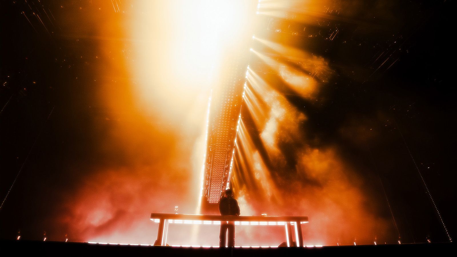 DJ und Produzent KAYTRANADA tourt mit 156 GLP impression X5 IP Bars